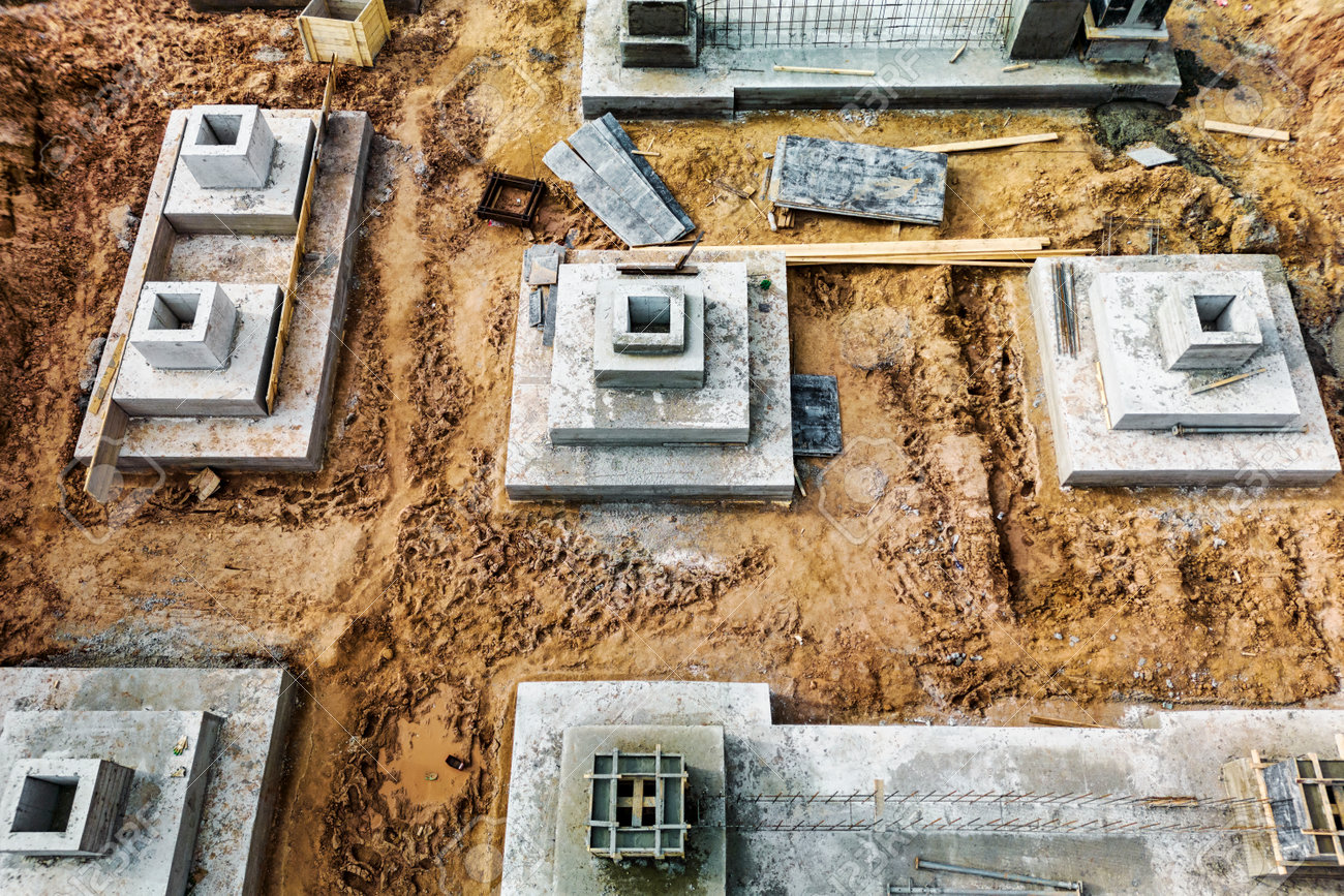 Fondations en béton armé pour construction moderne
