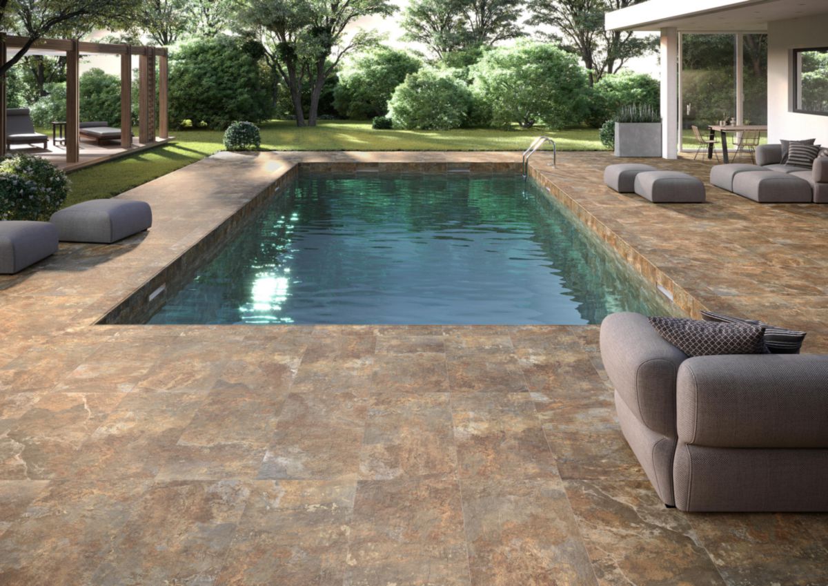 Terrasse extérieure avec carrelage antidérapant