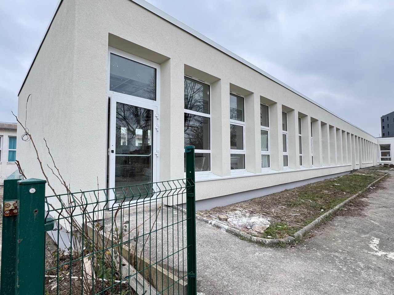 Bâtiment moderne en finition extérieure